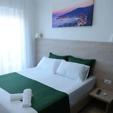 Sarandaview Apartment *