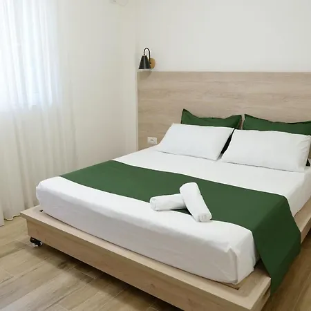 Sarandaview Apartment *