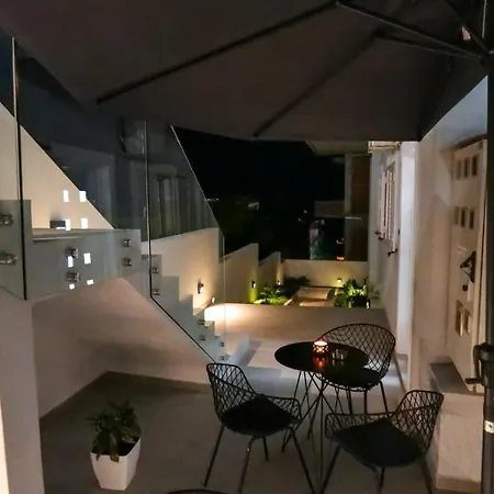 Sarandaview Apartment *